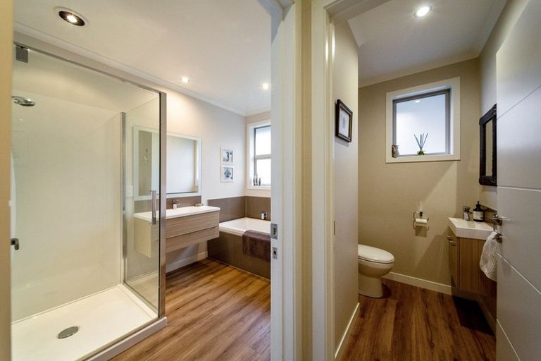 Photo of property in 21 Heta Road, Highlands Park, New Plymouth, 4312