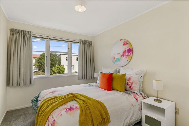 Photo of property in 20 Franklyn Road, Tawa, Wellington, 5028