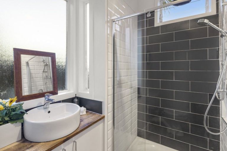 Photo of property in 1/66 Verran Road, Birkdale, Auckland, 0626