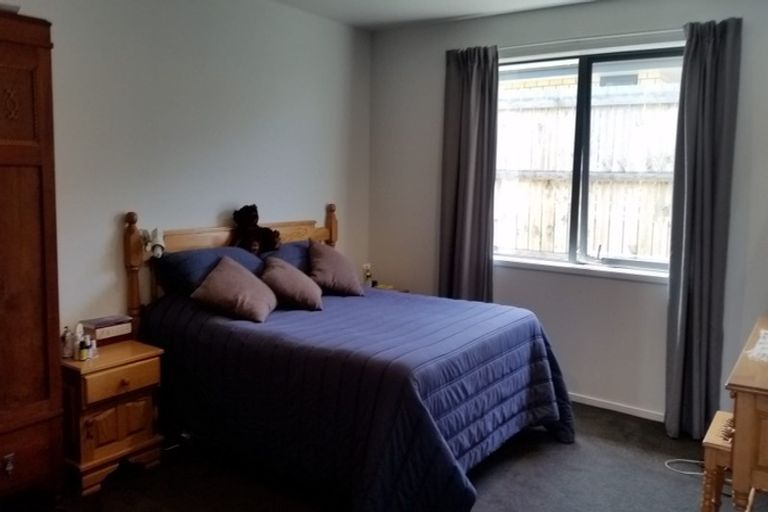 Photo of property in 12 Roto View, One Tree Point, 0118