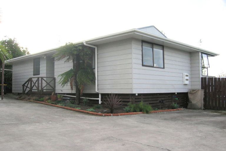 Photo of property in 27 Glen Close, Glen Eden, Auckland, 0602