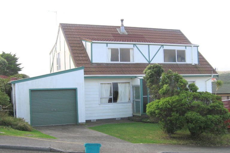 Photo of property in 5b Sunhaven Drive, Newlands, Wellington, 6037