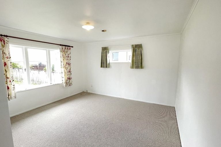 Photo of property in 2 Marlene Avenue, Te Atatu South, Auckland, 0610