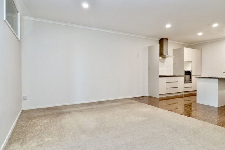 Photo of property in 15a/132 Stancombe Road, Flat Bush, Auckland, 2016