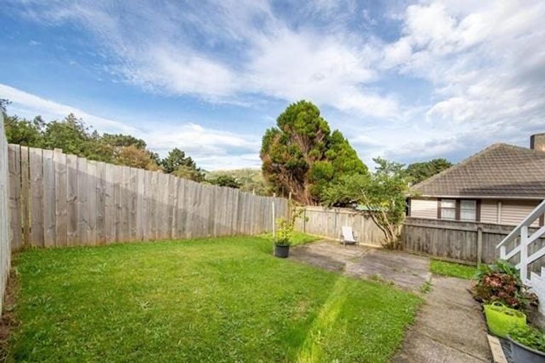 Photo of property in 13 Dorset Grove, Cannons Creek, Porirua, 5024