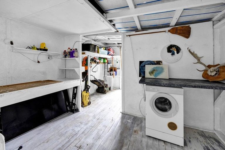 Photo of property in 12 Brooklands Road, New Plymouth, 4310