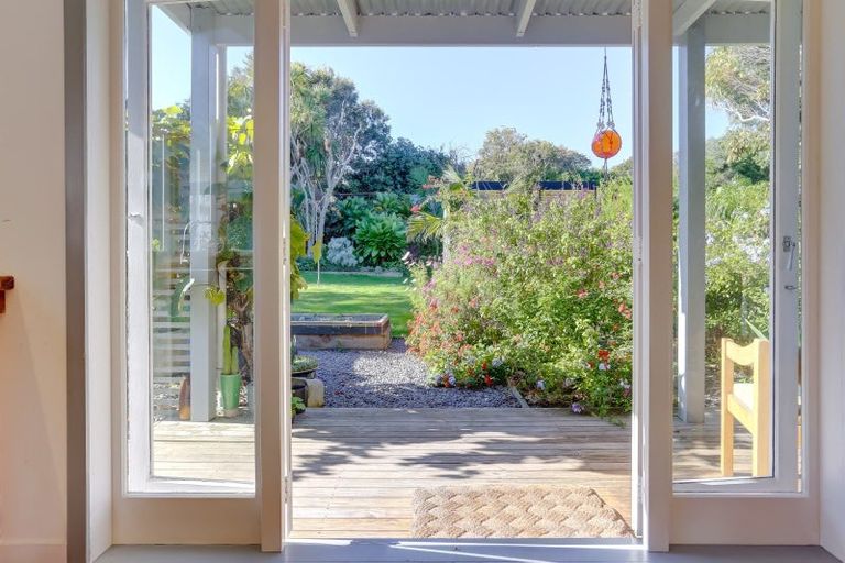 Photo of property in 92 Cornfoot Street, Castlecliff, Whanganui, 4501