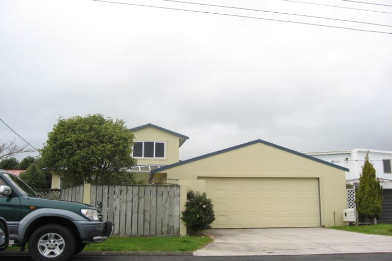 Photo of property in 9 Linda Street, Oakura, 4314
