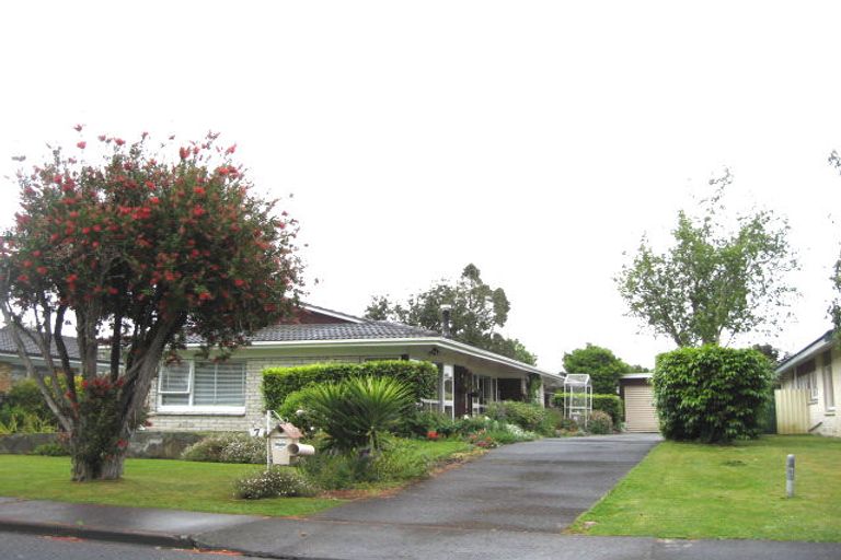 Photo of property in 8 Marybeth Place, Rosehill, Papakura, 2113