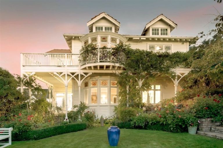 Photo of property in 85 Dyers Pass Road, Cashmere, Christchurch, 8022