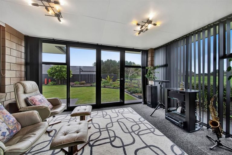 Photo of property in 15 Wentworth Lane, Waiwhakaiho, New Plymouth, 4312