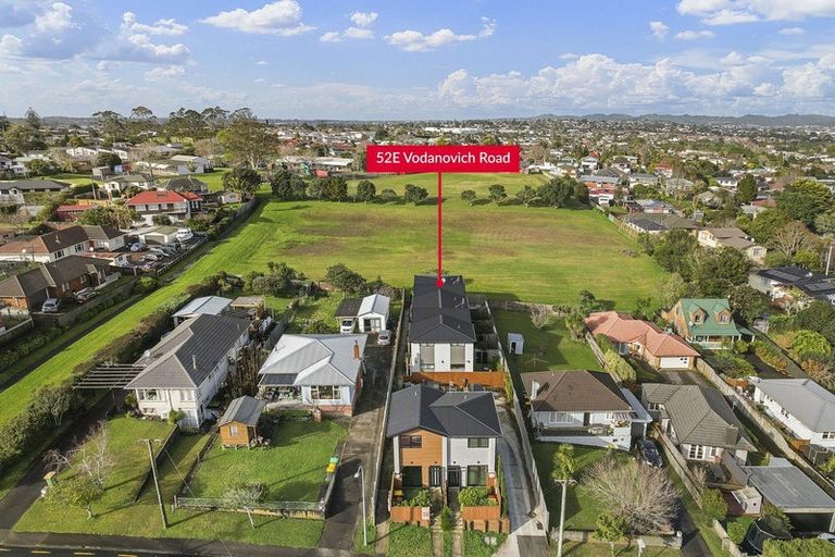 Photo of property in 52e Vodanovich Road, Te Atatu South, Auckland, 0610