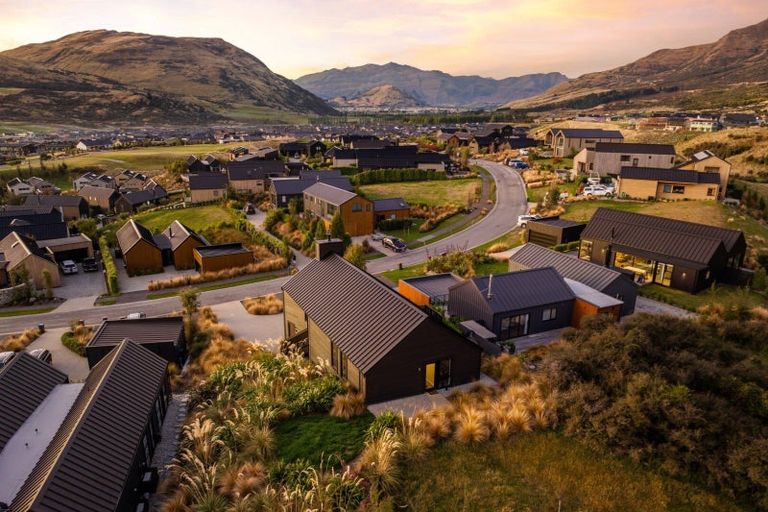 Photo of property in 8 Falconer Rise, Jacks Point, Queenstown, 9371