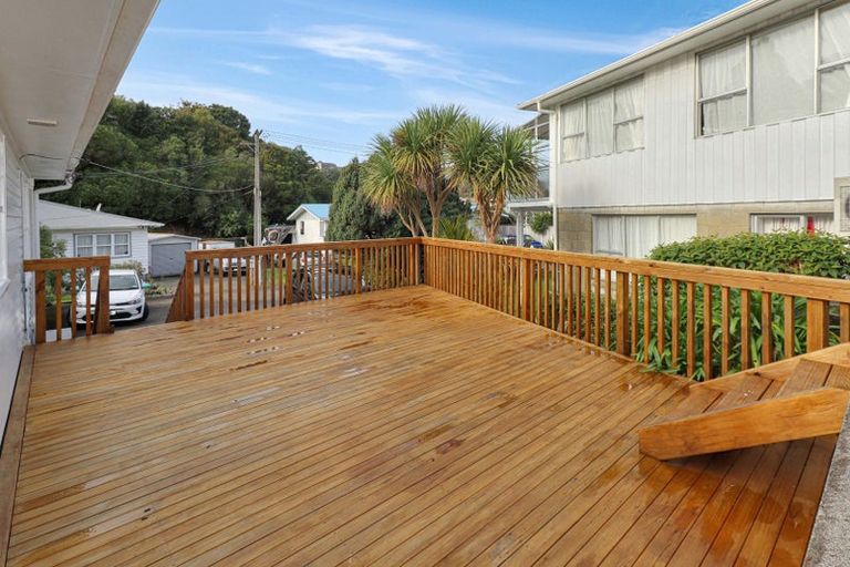 Photo of property in 16 Redwood Avenue, Tawa, Wellington, 5028