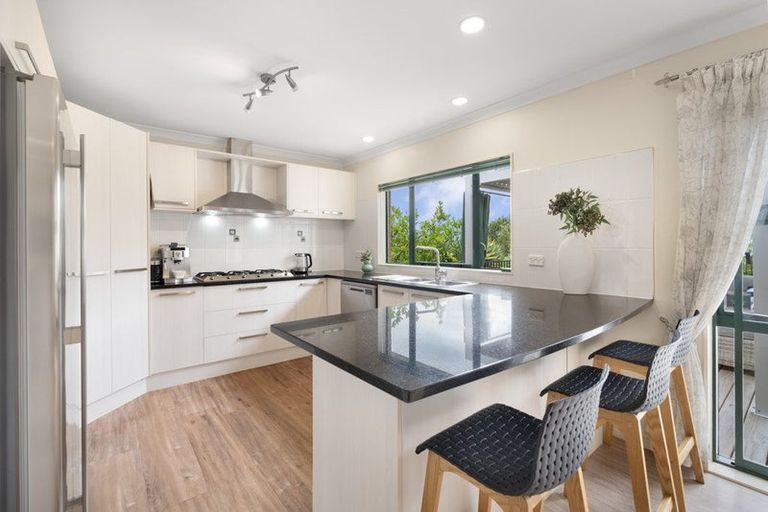 Photo of property in 27 Roy Maloney Drive, Henderson, Auckland, 0612