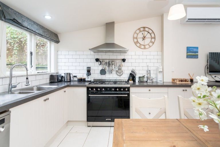 Photo of property in 5b Saint Mary Street, Thorndon, Wellington, 6011