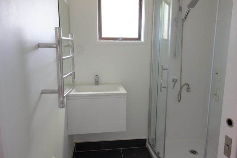 Photo of property in 1/19 Tree View Avenue, Glenfield, Auckland, 0629