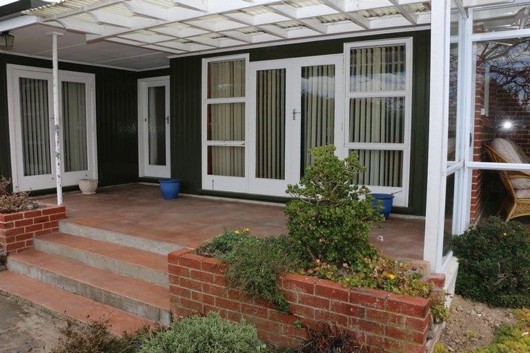 Photo of property in 76 Rhodes Street, Waimate, 7924