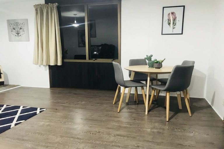 Photo of property in 2/520 Beach Road, Murrays Bay, Auckland, 0630