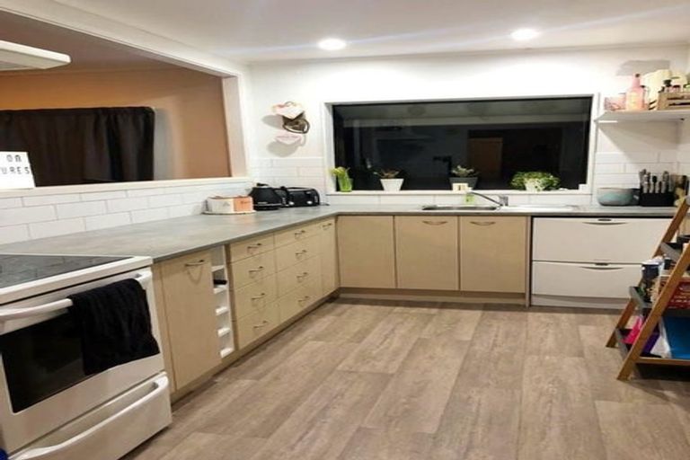 Photo of property in 17a Harbour Crest Drive, Waiuku, 2123