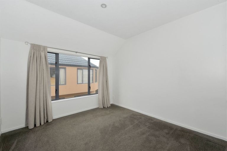 Photo of property in 2/90 Picton Avenue, Riccarton, Christchurch, 8011