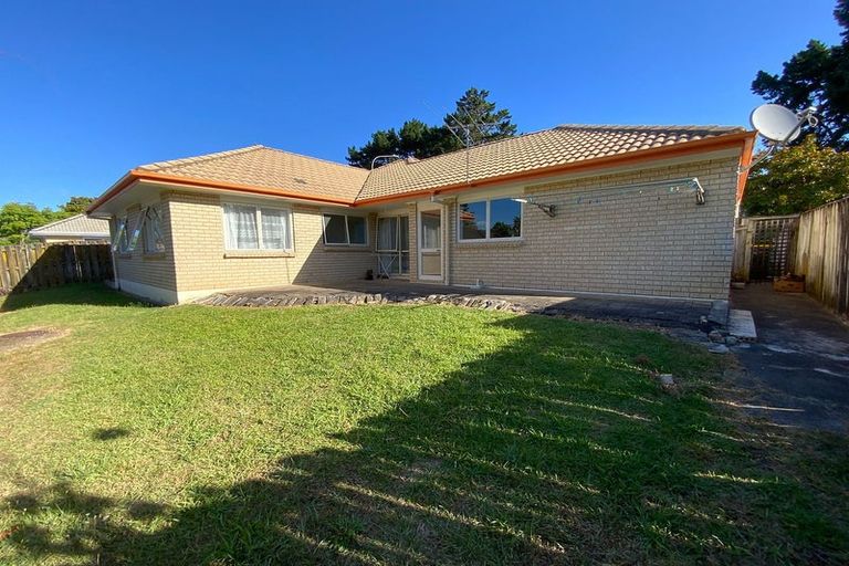 Photo of property in 2/246 Cascades Road, Botany Downs, Auckland, 2010