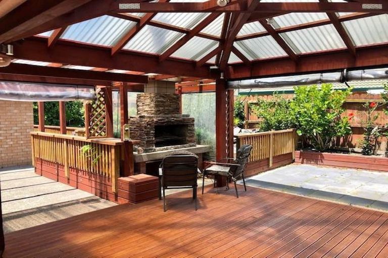 Photo of property in 3 Newinn Crescent, East Tamaki Heights, Auckland, 2016