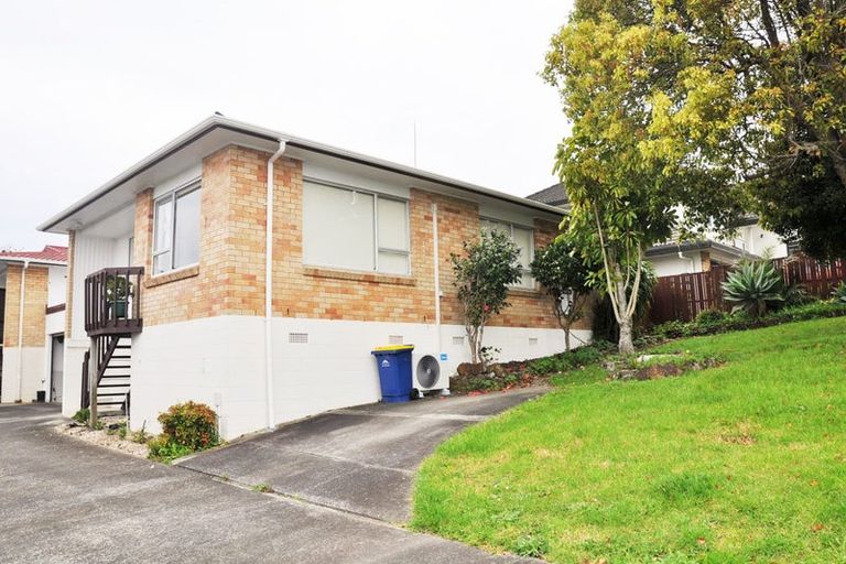 Photo of property in 1/3 Capilano Place, Glenfield, Auckland, 0629