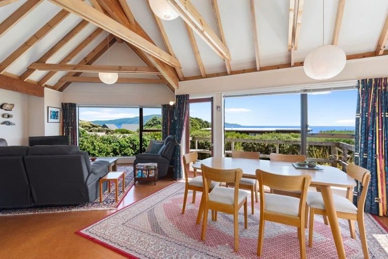 Photo of property in 6 Stonewall Grove, Waikanae Beach, Waikanae, 5036