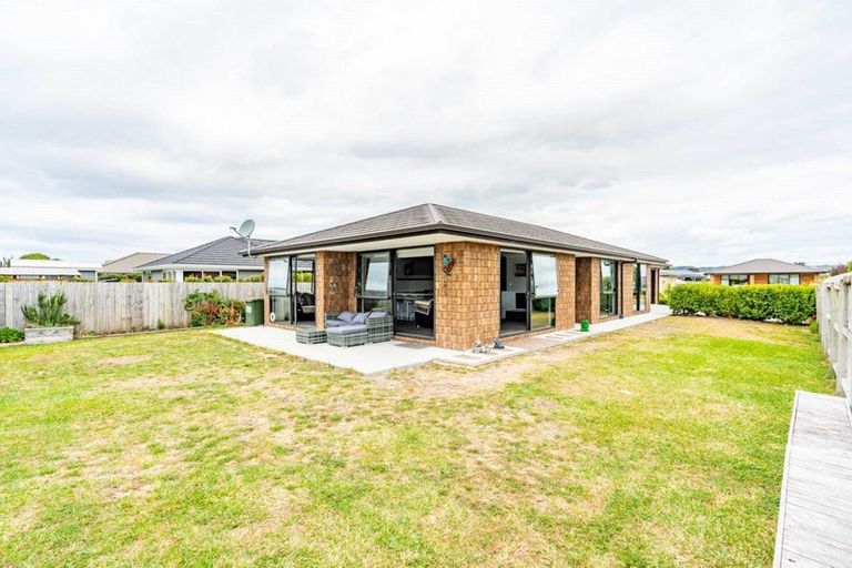 Photo of property in 32 Kedge Drive, Mangawhai, 0505