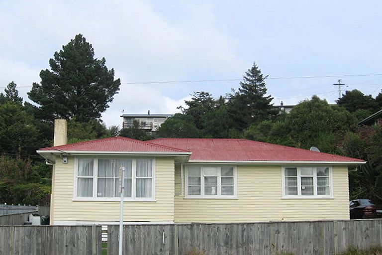 Photo of property in 5 Logie Street, Stokes Valley, Lower Hutt, 5019