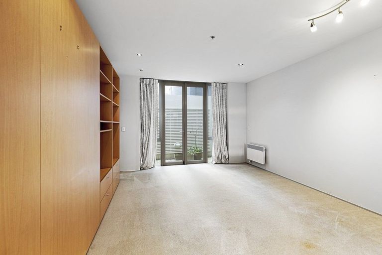 Photo of property in Sanctum Apartment, 10 Ebor Street, Te Aro, Wellington, 6011