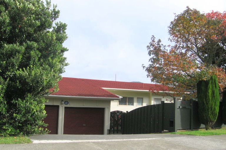 Photo of property in 84 Taylor Terrace, Tawa, Wellington, 5028