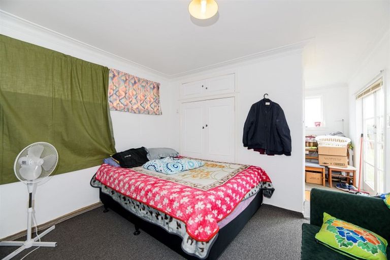 Photo of property in 19 Yeovil Road, Te Atatu Peninsula, Auckland, 0610