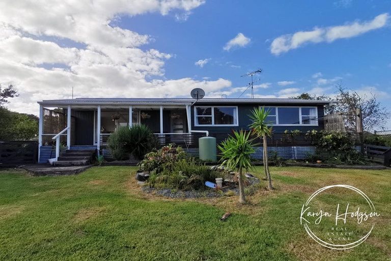 Photo of property in 9 Whaka Street, Maungaturoto, 0520