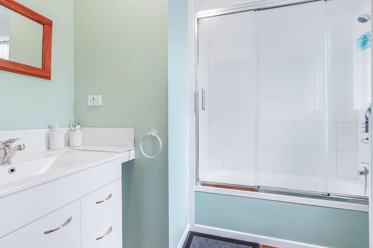 Photo of property in 25 Bretton Terrace, Hillcrest, Hamilton, 3216