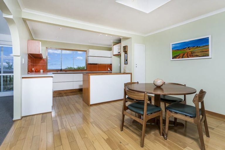 Photo of property in 2/4 Coronation Road, Glenfield, Auckland, 0627