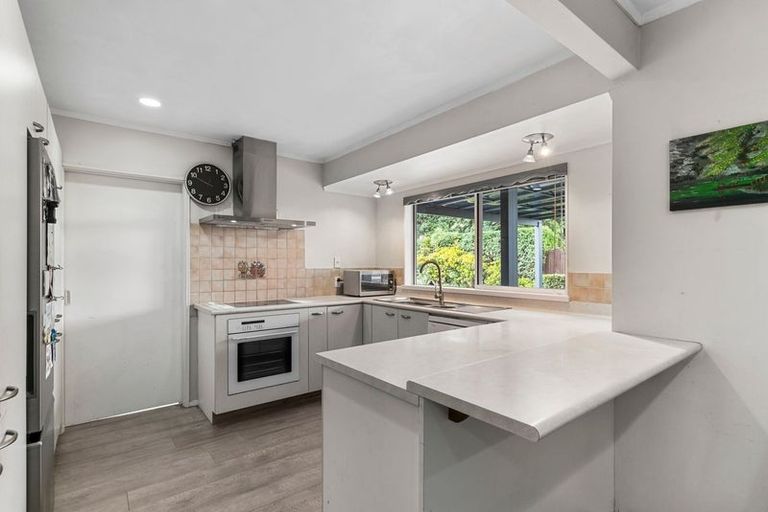 Photo of property in 2 Mirabell Place, Golflands, Auckland, 2013