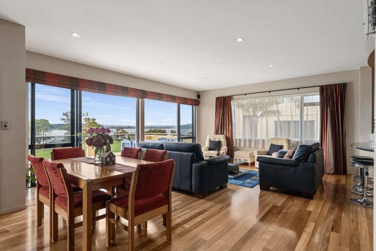 Photo of property in 33 Harbour View Road, Omokoroa, 3114