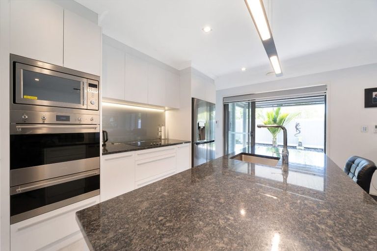 Photo of property in 154 Boord Crescent, Kumeu, 0891