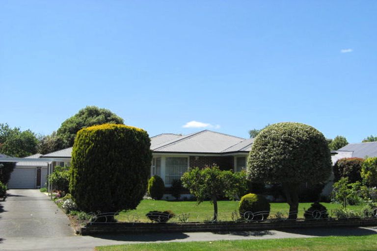 Photo of property in 286 Memorial Avenue, Burnside, Christchurch, 8053