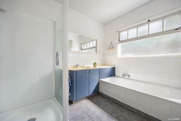 Photo of property in 18 Roysfield Lane, Sunnyhills, Auckland, 2010