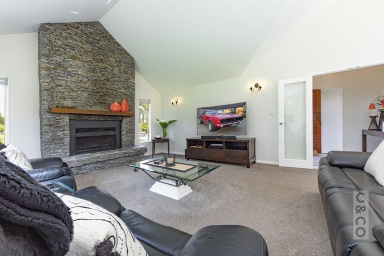 Photo of property in 832 Old North Road, Waimauku, 0882