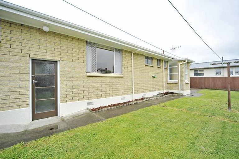 Photo of property in 2 Nairn Crescent, Awapuni, Palmerston North, 4412