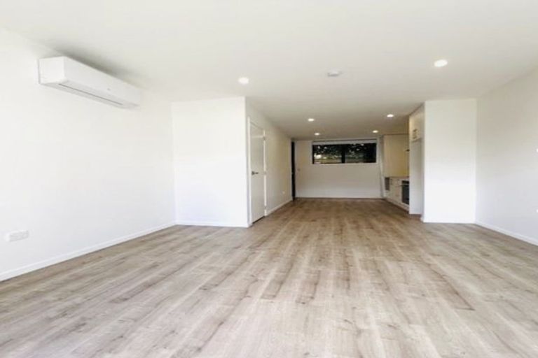 Photo of property in 14/12 Tawa Road, Te Atatu Peninsula, Auckland, 0610