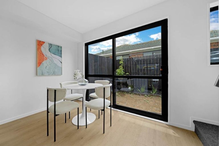 Photo of property in 525a Massey Road, Mangere, Auckland, 2022