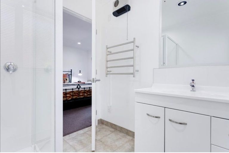 Photo of property in 18 Mcewen Crescent, Riverstone Terraces, Upper Hutt, 5018