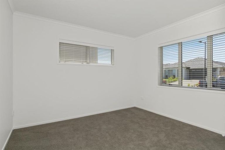 Photo of property in 10 Awatira Drive, Papamoa Beach, Papamoa, 3118