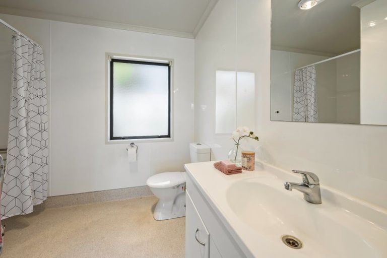 Photo of property in 15 Frame Place, Owhata, Rotorua, 3010