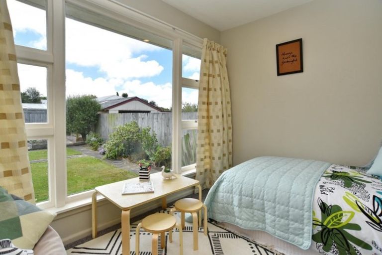 Photo of property in 23 Sturrocks Road, Redwood, Christchurch, 8051